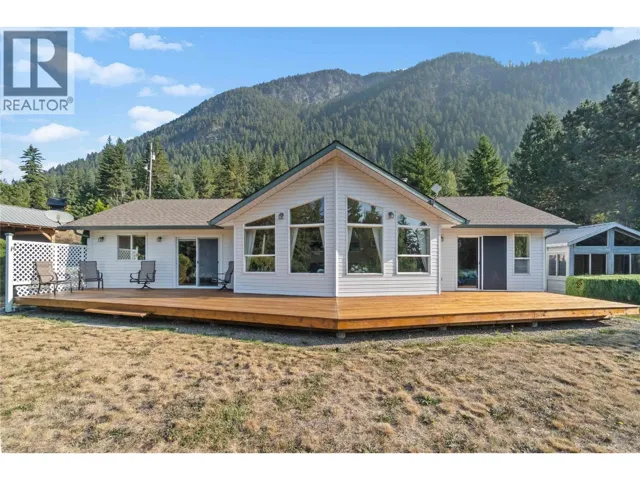 760 Mobley Road, Tappen, British Columbia V0E2X1