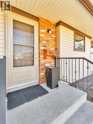 17 Ross Glen Way SE, Medicine Hat, Alberta T1B1N9