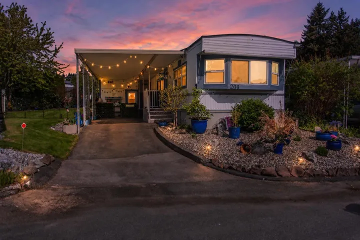 209 1840 160 STREET, Surrey, British Columbia V4A4X4