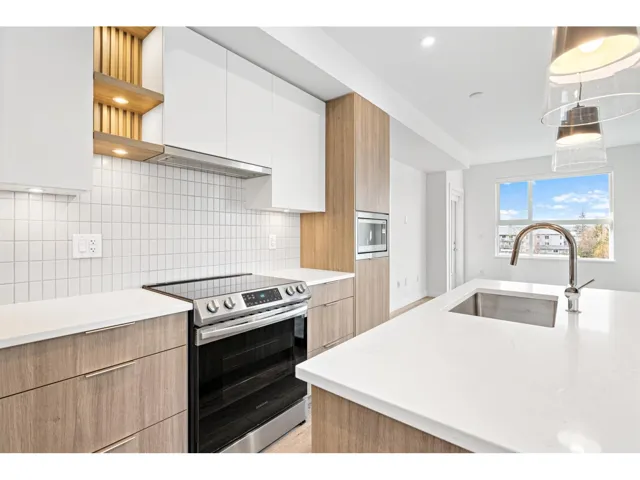 401 20695 EASTLEIGH CRESCENT, Langley, British Columbia V3A0P7