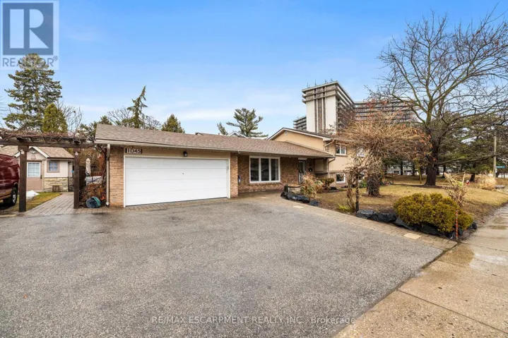 1045 BLOOR STREET, Mississauga (Applewood), Ontario L4Y2N3