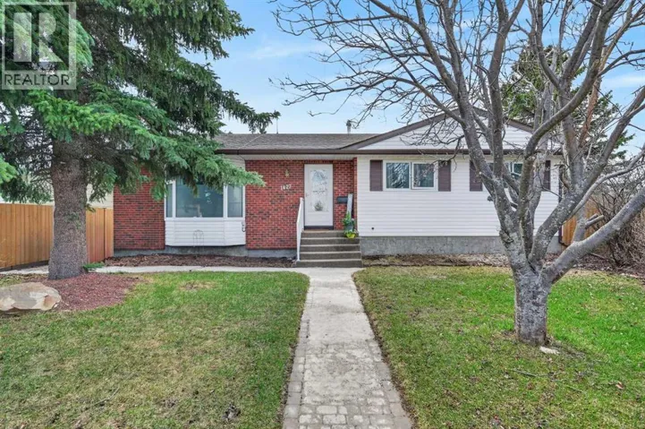 1427 McCrimmon Drive, Carstairs, Alberta T0M0N0