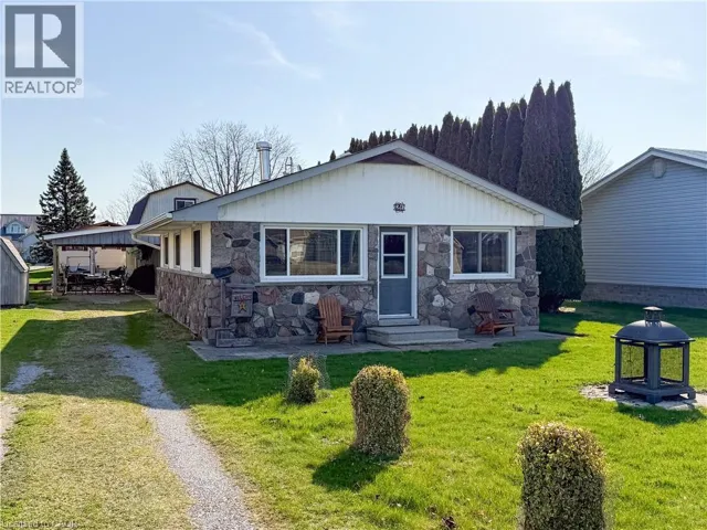21 POPLAR Road, Long Point, Ontario N0E1M0