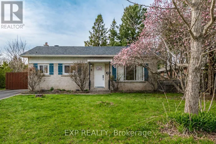 9 KIRKSTALL AVENUE, Ottawa, Ontario K2G3M3