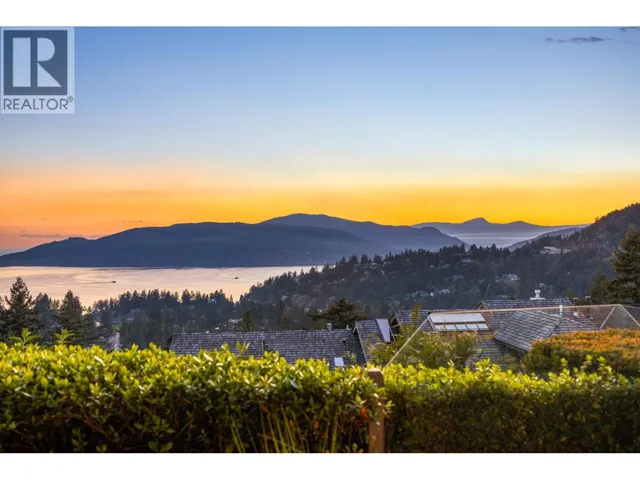 5360 MEADFEILD ROAD, West Vancouver, British Columbia V7W3E5