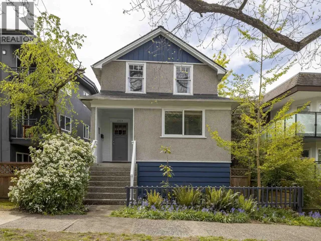2258 OXFORD STREET, Vancouver, British Columbia V5L1G1