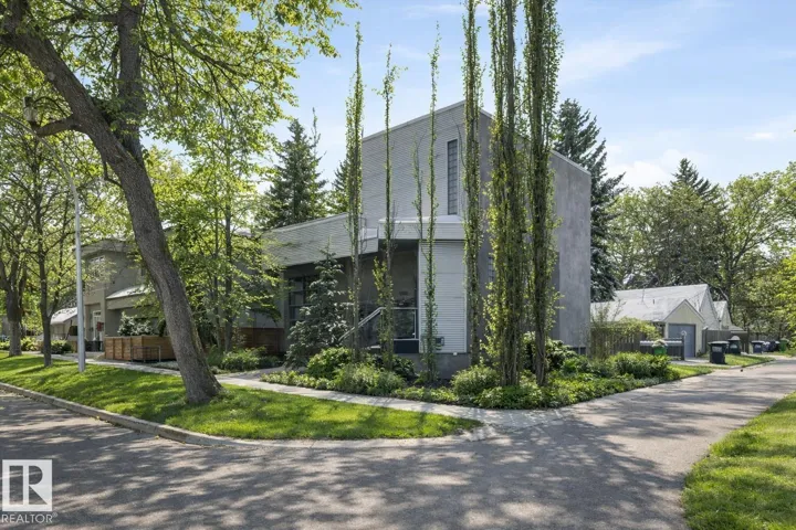 9012 98 ST NW, Edmonton, Alberta T6E3M5