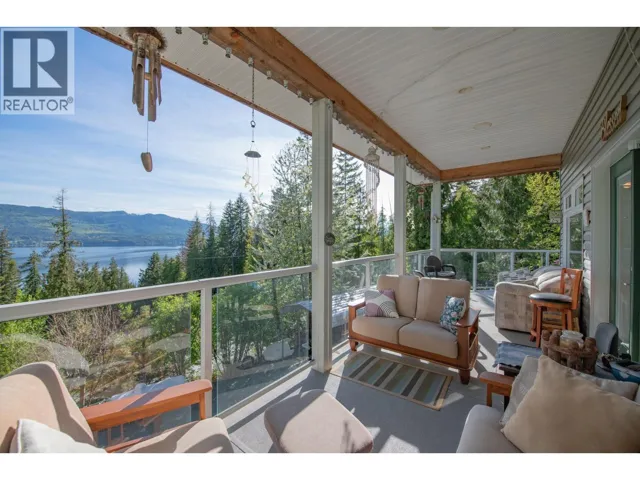 7531 Lonneke Trail, Anglemont, British Columbia V0E1M8