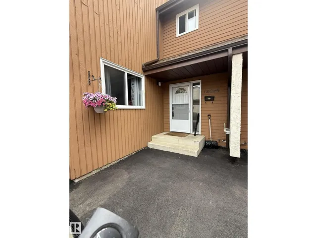 18525 66 AV NW, Edmonton, Alberta T5T2M3