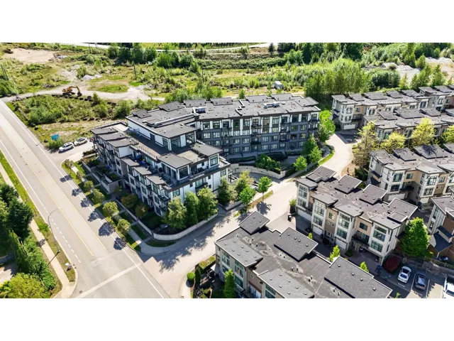 201 9983 E BARNSTON DRIVE STREET, Surrey, British Columbia V4N6T3