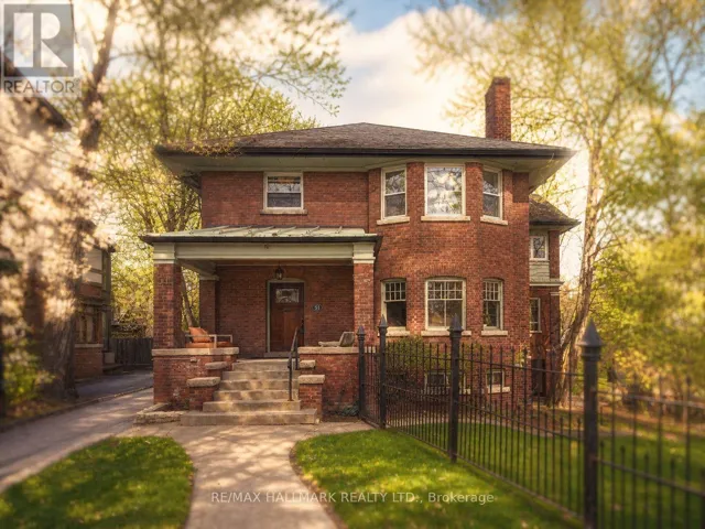 51 INDIAN GROVE, Toronto (High Park-Swansea), Ontario M6R2Y1
