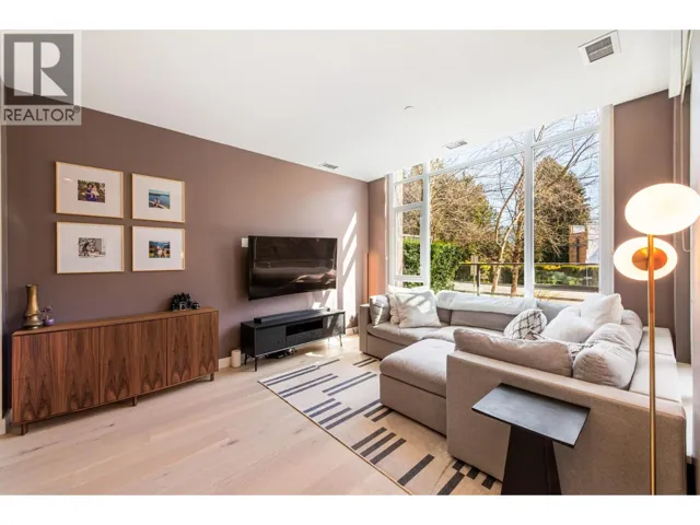 2765 MOUNTAIN HIGHWAY, North Vancouver, British Columbia V7J0B4