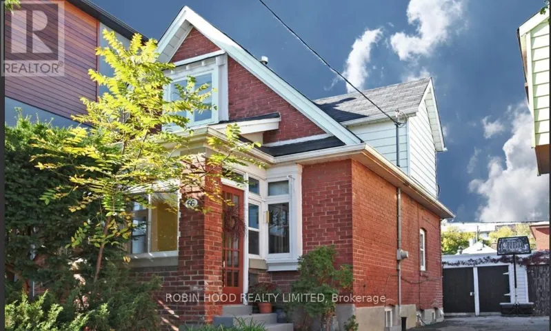 66 BEECHWOOD AVENUE, Toronto (Rockcliffe-Smythe), Ontario M6N4T3