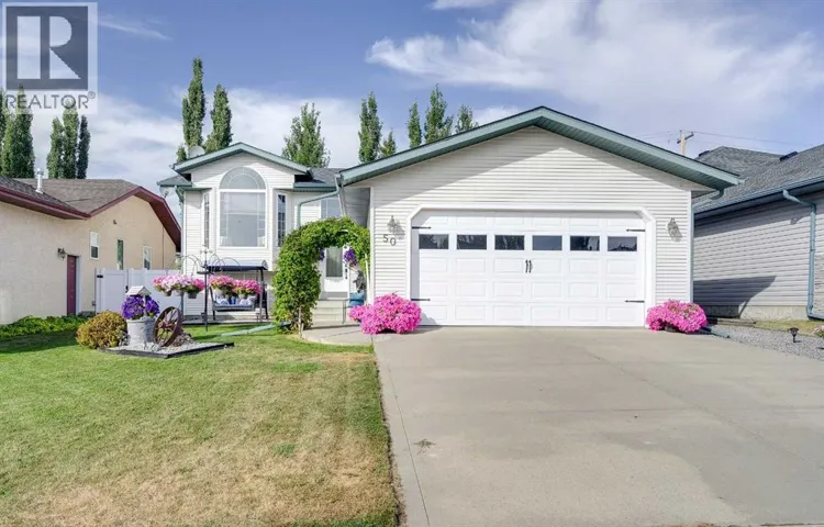 50 Livingston Close, Lacombe, Alberta T4L2J3