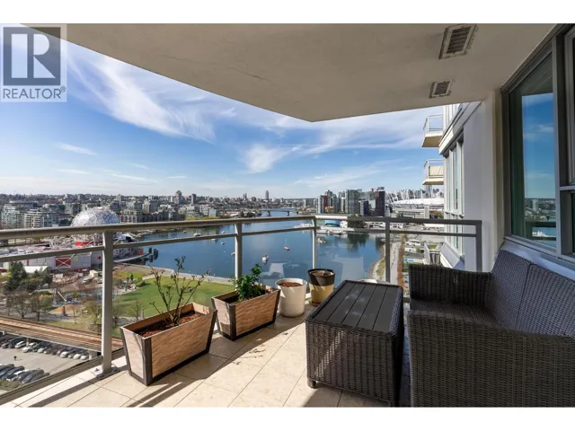 2004 120 MILROSS AVENUE, Vancouver, British Columbia V6A4K7