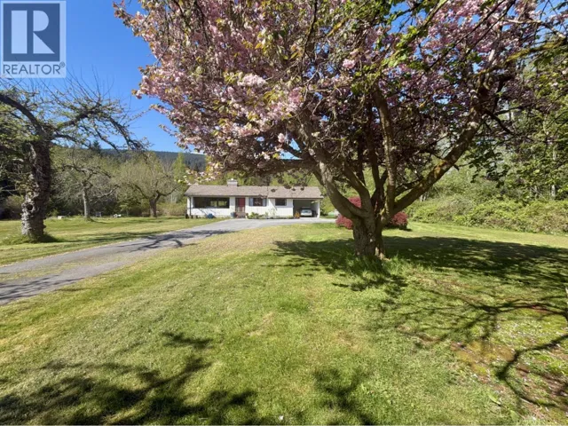 1346 RUSSELL ROAD, Gibsons, British Columbia V0N1V2