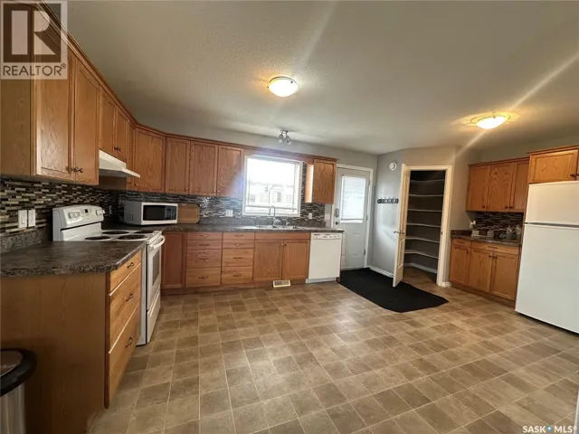 46 Clarke AVENUE, Yorkton, Saskatchewan S3N2M3