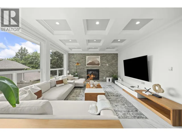 7638 AUBREY STREET, Burnaby, British Columbia V5A1K7