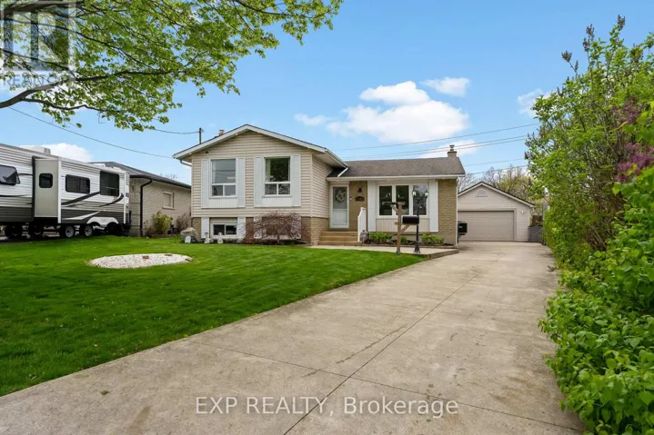 64 CARRIAGE ROAD, St. Catharines (Secord Woods), Ontario L2P1T1