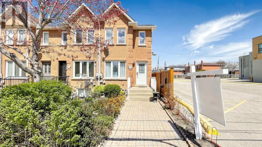 2138 EGLINTON AVENUE W, Toronto (Briar Hill-Belgravia), Ontario M6E2K8