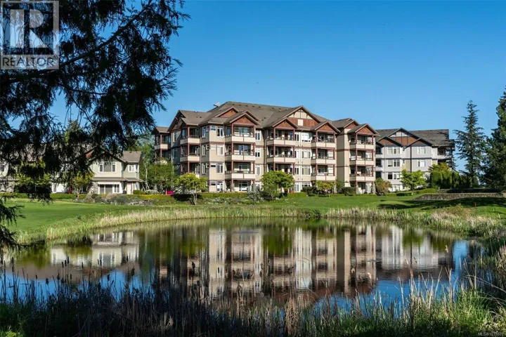 102E 1115 CRAIGFLOWER Rd, Esquimalt, British Columbia V9A7R1