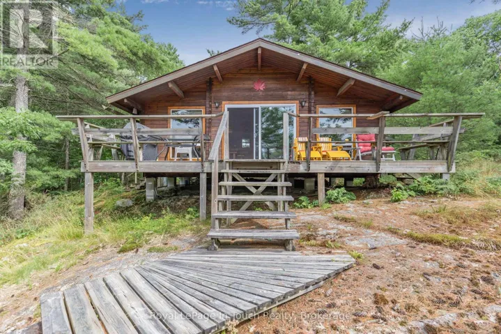 B207-10 WAHSOUNE ISLAND, The Archipelago (Archipelago South), Ontario P2A1T4