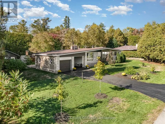 121 GRENFELL CRESCENT, Ottawa, Ontario K2G0G5