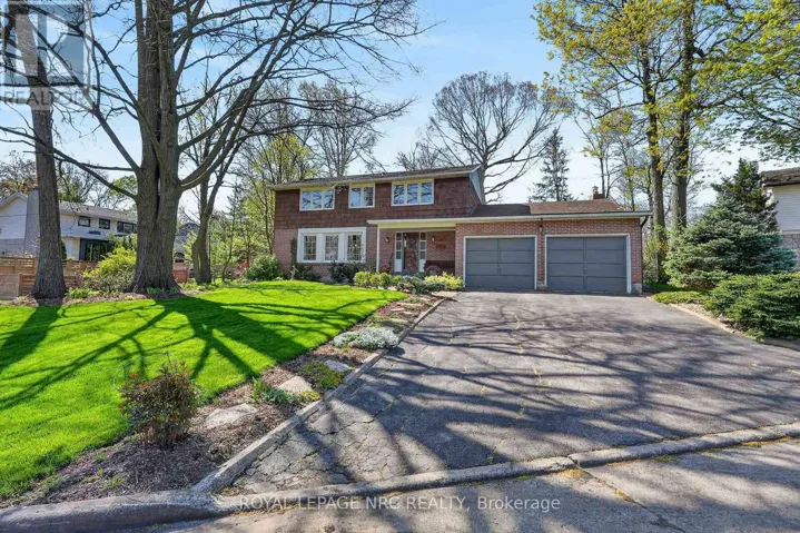10 BRIARFIELD CRESCENT, St. Catharines (Glendale/Glenridge), Ontario L2T3T5