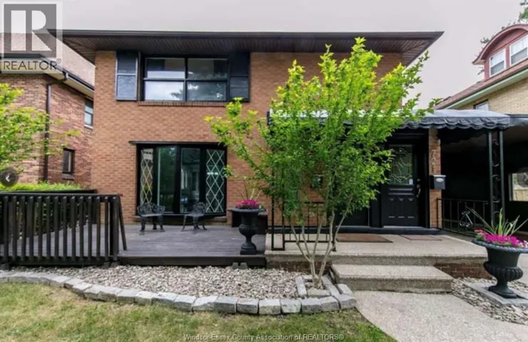 721 DEVONSHIRE, Windsor, Ontario N8Y2L9