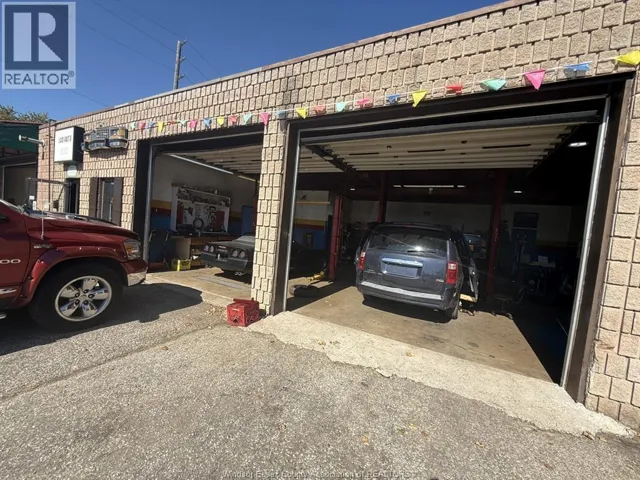 3414 WYANDOTTE STREET East, Windsor, Ontario N8Y1G1