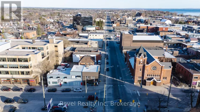 407 FERGUSON STREET, North Bay (Central), Ontario P1B1X3