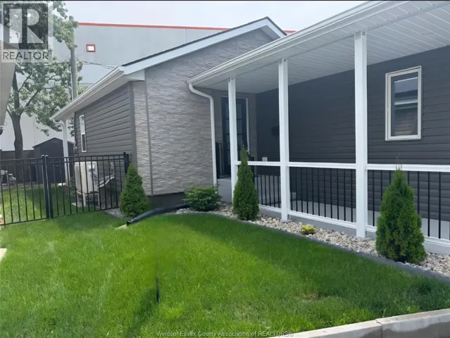20 BONITA, Windsor, Ontario N8W2B5