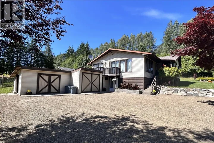 973 Island Hwy, Sayward, British Columbia V0P1R0