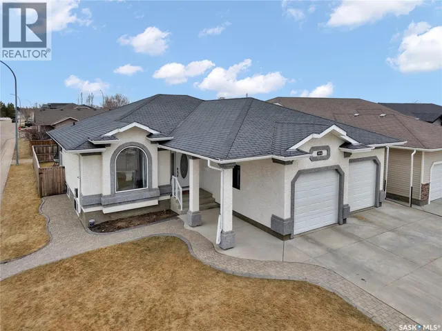 201 Brookside COURT, Warman, Saskatchewan S0K0A1