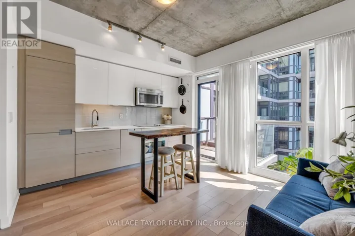 1702 - 210 SIMCOE STREET, Toronto (Kensington-Chinatown), Ontario M5T0A9