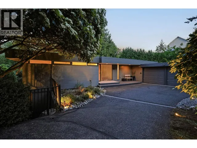 6240 SUMMIT AVENUE, West Vancouver, British Columbia V7W1Y2