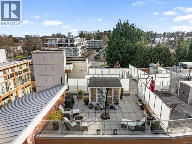 304 1035 Sutlej St, Victoria, British Columbia V8V2V9