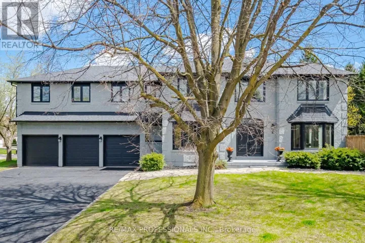 2 ENCHANGTED COURT, Brampton (Snelgrove), Ontario L6Z3M9
