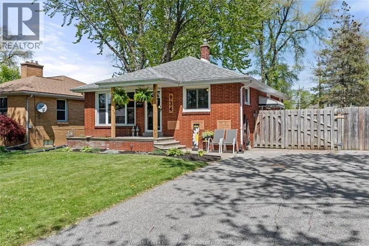 934 ST. PAUL AVENUE, Windsor, Ontario N9B2X5