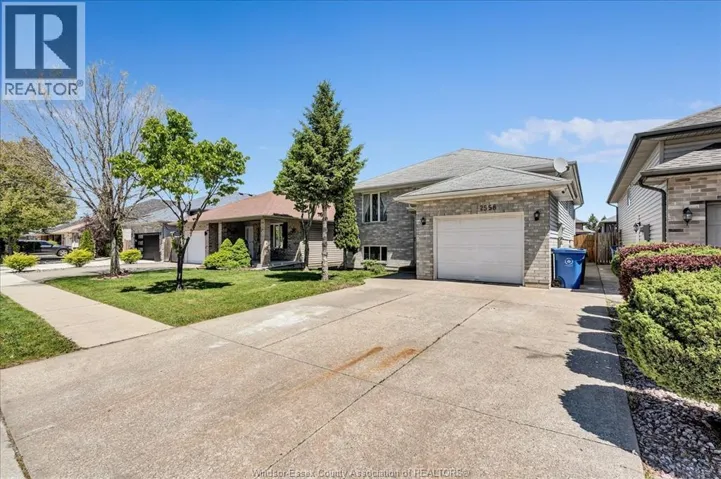 2558 GATWICK, Windsor, Ontario N8P1Y8