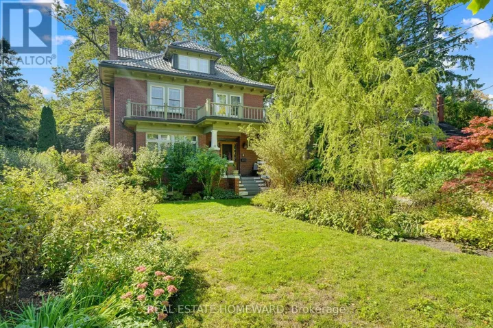 32 HOLLYWOOD CRESCENT, Toronto (Woodbine Corridor), Ontario M4L2K5