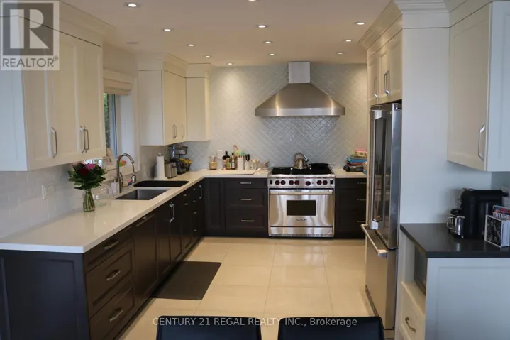 18 ROWSE CRESCENT, Toronto (Kingsview Village-The Westway), Ontario M9P3L5