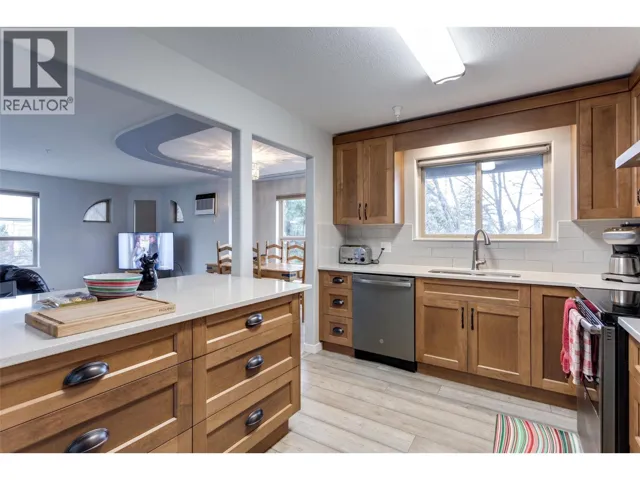 2130 Vasile Road Unit# 302, Kelowna, British Columbia V1Y6H5