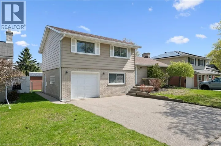 39 CHARLOTTE Crescent, Kitchener, Ontario N2B2K2