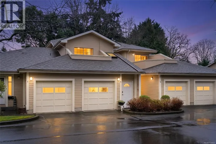 8 909 Admirals Rd, Esquimalt, British Columbia V9A2P1