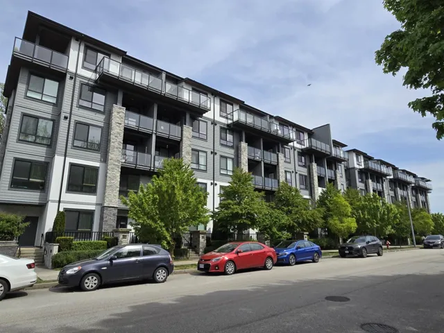 418 15351 101 AVENUE, Surrey, British Columbia V3R0G2