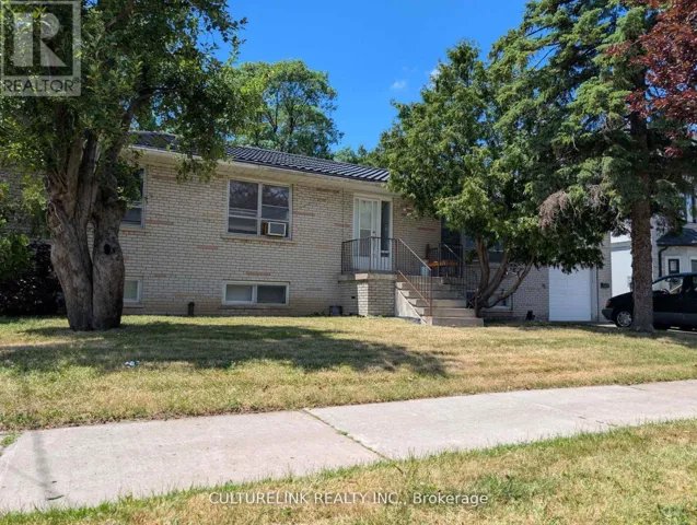 MAIN FLOOR - 998 WILLOWDALE AVENUE W, Toronto (Newtonbrook East), Ontario M2M3C7