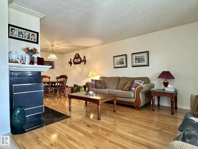 2304 151 AV NW, Edmonton, Alberta T5Y2L1