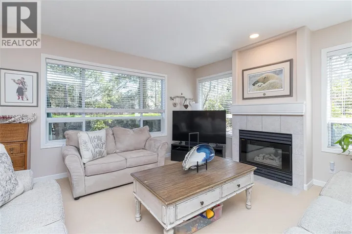 9 4619 Elk Lake Dr, Saanich, British Columbia V8Z5M2