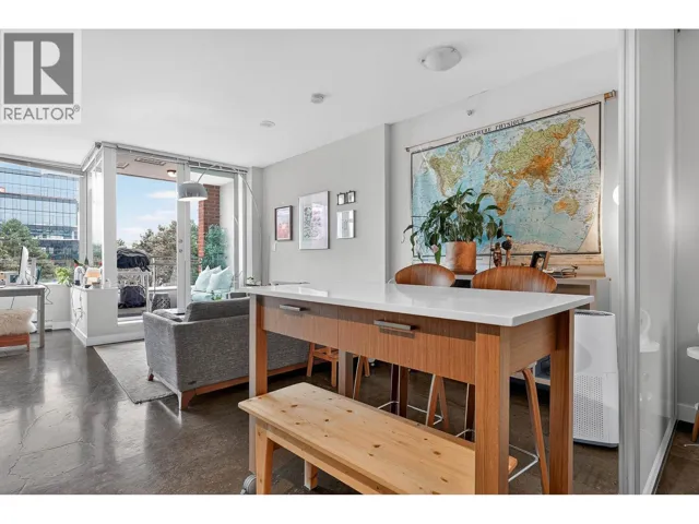 417 221 UNION STREET, Vancouver, British Columbia V6A0B4
